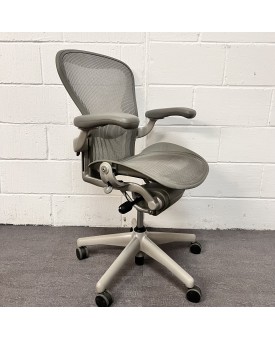  Herman Miller Aeron Titanium Standard Task Chair - Size B
