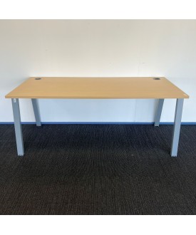 Maple Straight Desk- 1800 x 800