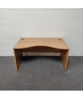 Oak straight desk- 1600 x 800 
